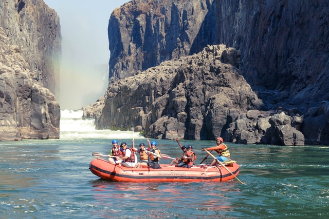 Avoiding the Dangers of White Water Rafting - Choose the Right Tour Guide Company