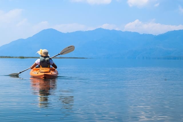Kayak Paddle vs Canoe Paddle