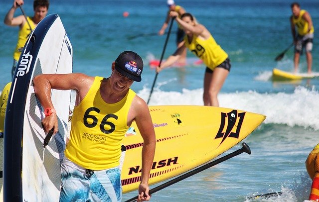Competitive SUP Surfing